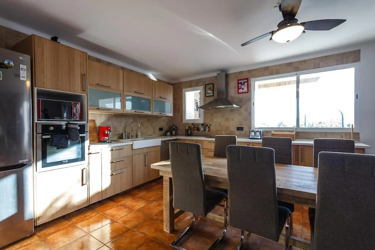 펜션 Villa With Garden, Pool And Views, Remote-Working 캄파네트