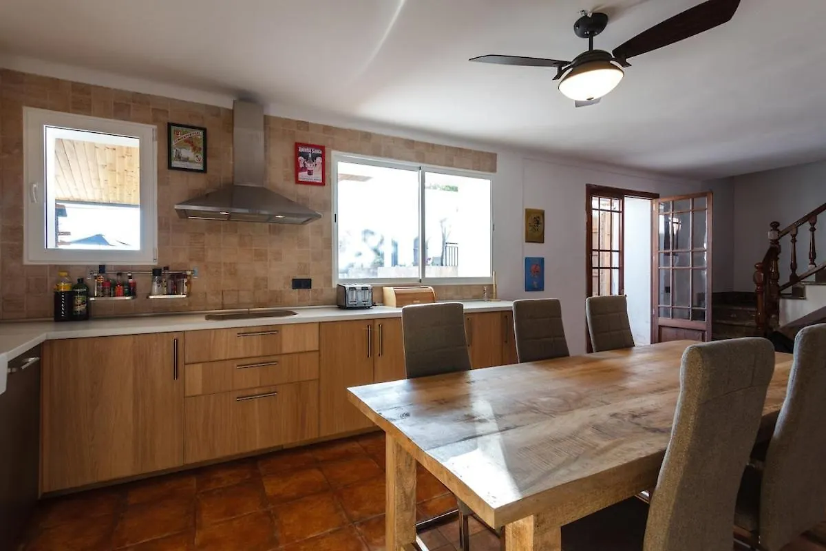 Дом отдыха Villa With Garden, Pool And Views, Remote-Working Кампанет Испания